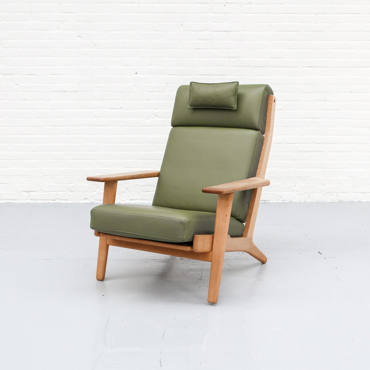 Hans Wegner Getama Ge290 Armchair 60S | €2,650 | Whoppah
