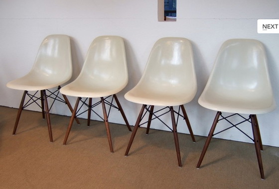 Image 1 of 4x Herman Miller dsw chairs