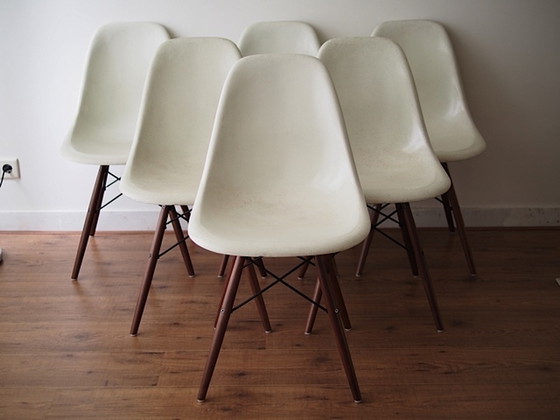 Image 1 of 4x Herman Miller dsw chairs