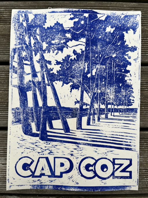 Linocut "Cap Coz" on tinted paper.