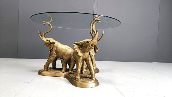 Image 1 of Tavolino da caffè vintage in ottone a forma di elefante, anni '70