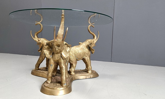 Image 1 of Tavolino da caffè vintage in ottone a forma di elefante, anni '70