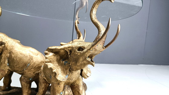 Image 1 of Tavolino da caffè vintage in ottone a forma di elefante, anni '70