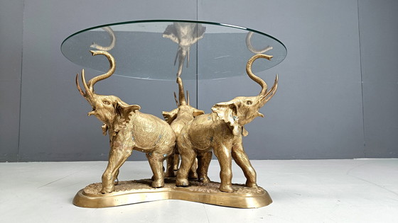 Image 1 of Tavolino da caffè vintage in ottone a forma di elefante, anni '70