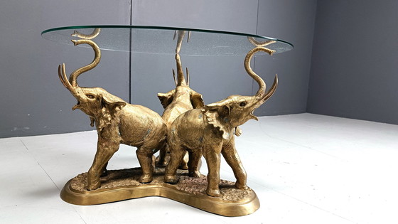 Image 1 of Tavolino da caffè vintage in ottone a forma di elefante, anni '70