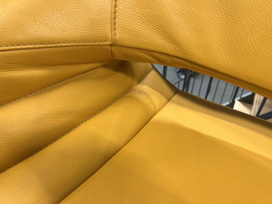 Image 1 of Leolux Gisa Fauteuil pivotant cuir jaune