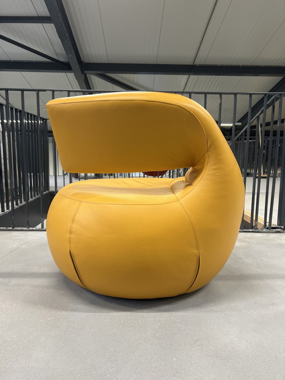 Image 1 of Leolux Gisa Fauteuil pivotant cuir jaune