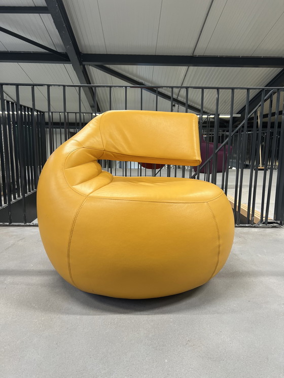 Image 1 of Leolux Gisa Fauteuil pivotant cuir jaune