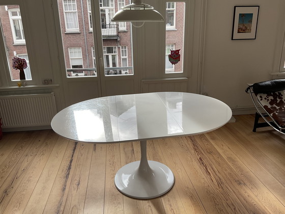 Image 1 of Extendable dining tulip tafel.