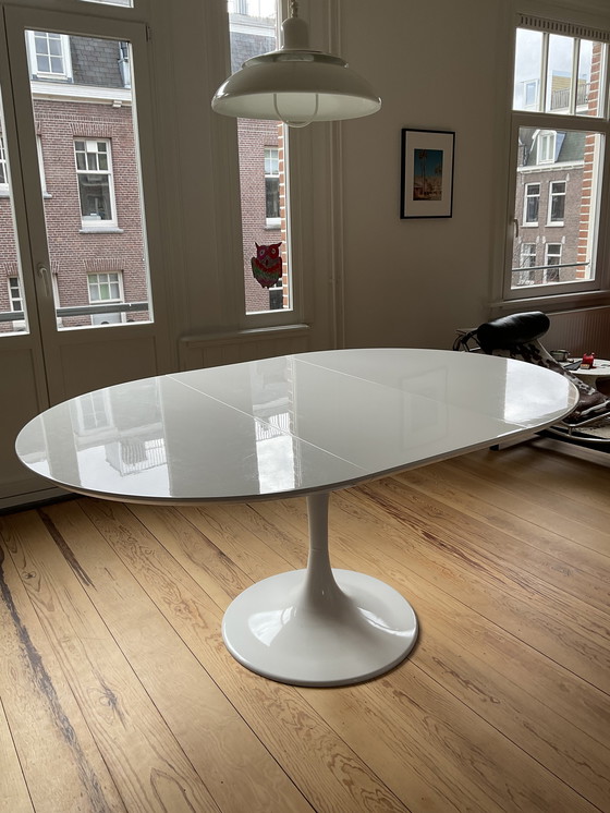 Image 1 of Extendable dining tulip tafel.