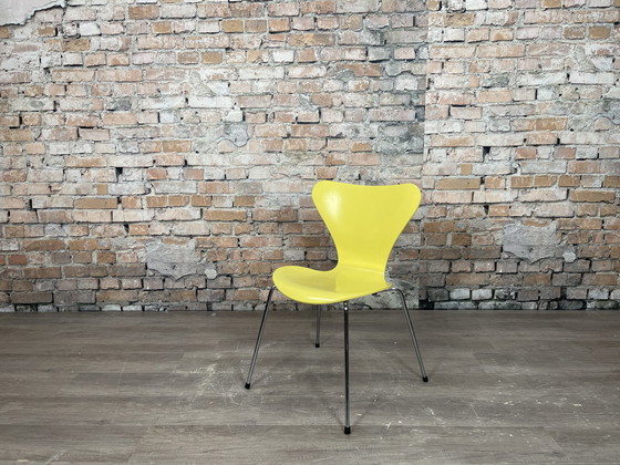 Image 1 of Fritz Hansen Butterfly yellow - chair