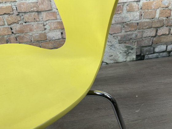 Image 1 of Fritz Hansen Butterfly yellow - chair