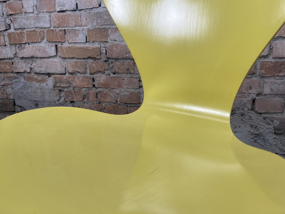 Image 1 of Fritz Hansen Butterfly yellow - chair