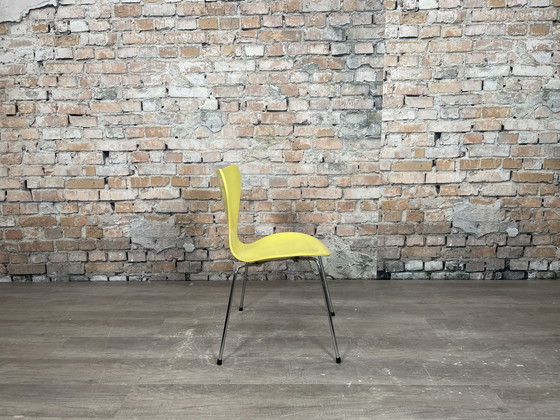 Image 1 of Fritz Hansen Butterfly yellow - chair