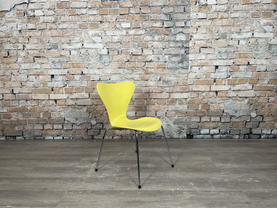 Image 1 of Fritz Hansen Butterfly yellow - chair