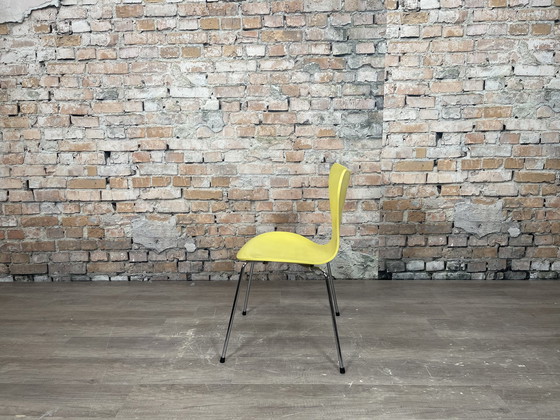 Image 1 of Fritz Hansen Butterfly yellow - chair