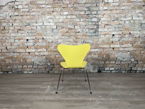 Image 1 of Fritz Hansen Butterfly yellow - chair