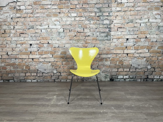 Image 1 of Fritz Hansen Butterfly yellow - chair