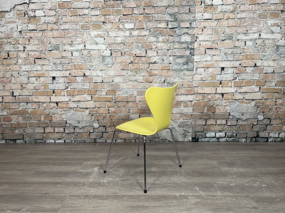 Image 1 of Fritz Hansen Butterfly yellow - chair