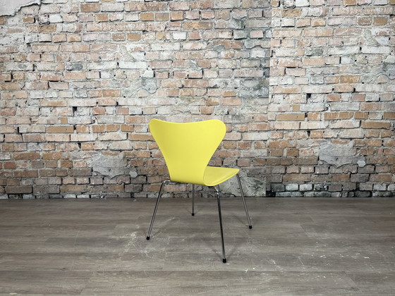 Image 1 of Fritz Hansen Butterfly yellow - chair