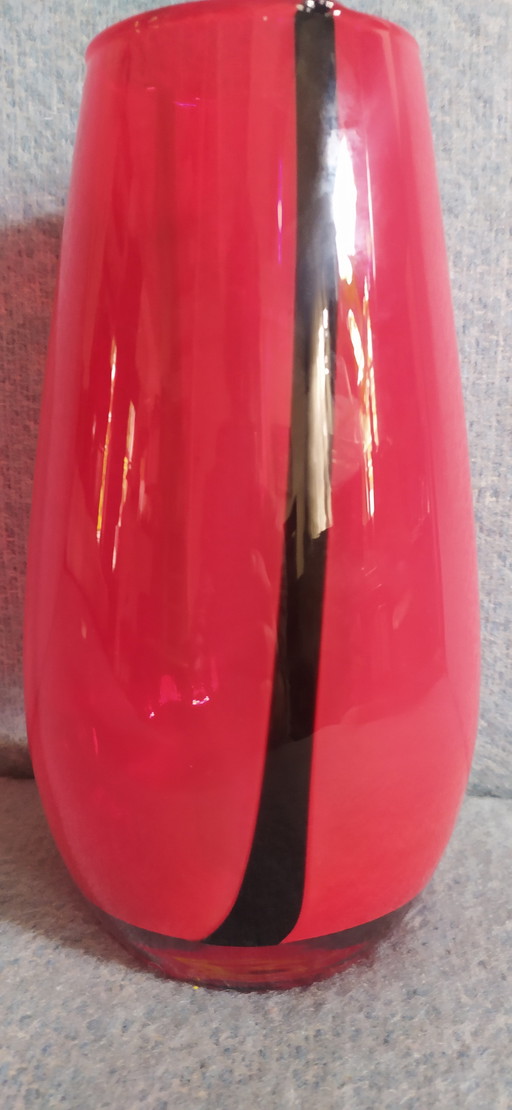 Unica vase, red/black, 1980'