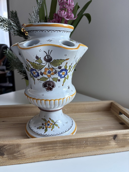 Moustiers vase