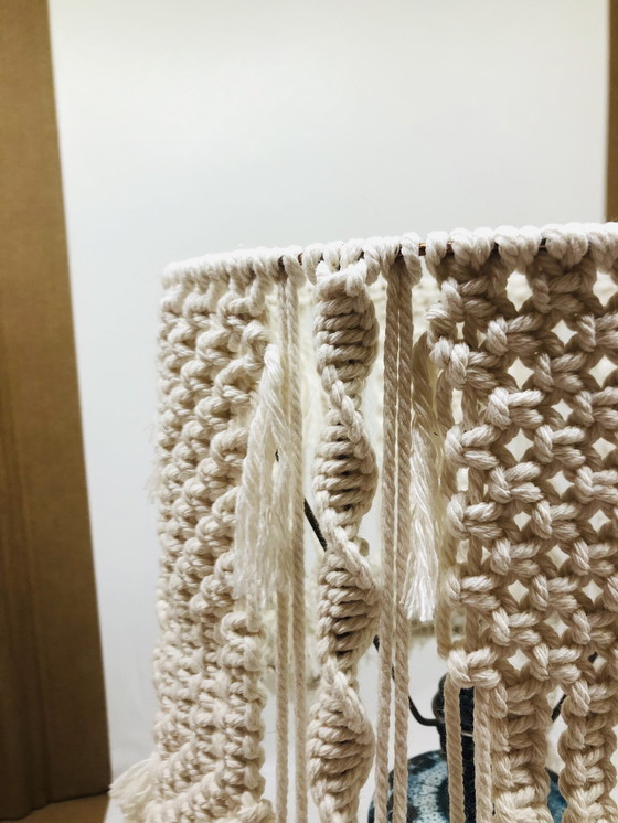 Image 1 of Lampada vintage in ceramica blu e macramè 