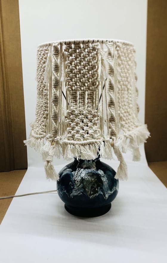 Image 1 of Lampada vintage in ceramica blu e macramè 