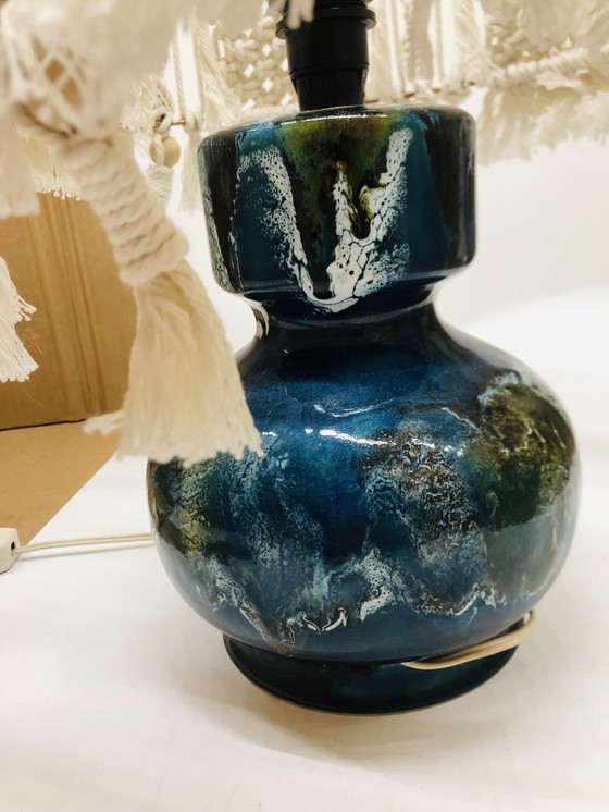 Image 1 of Lampada vintage in ceramica blu e macramè 