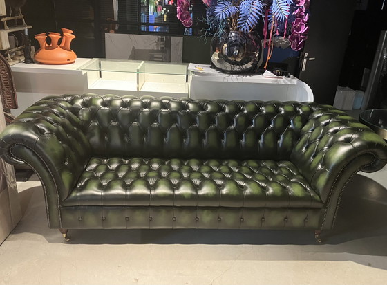 Image 1 of Canapé Chesterfield modèle Belmont