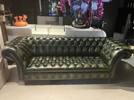 Image 1 of Canapé Chesterfield modèle Belmont