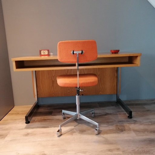 Bureau vintage au design danois