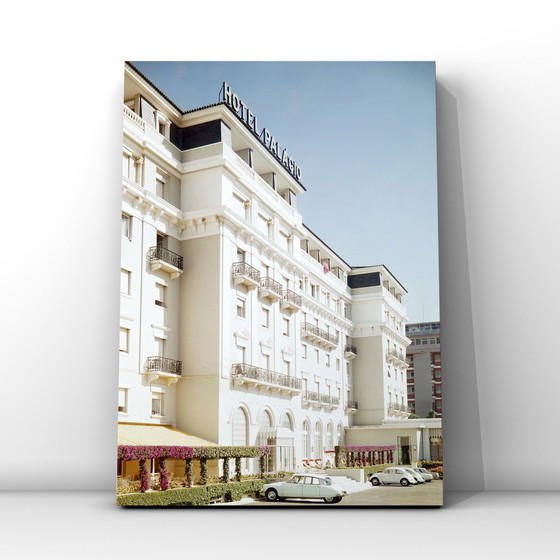 Image 1 of Façade d'un hôtel à Estoril | Portugal, 1967 | grandeur vintage