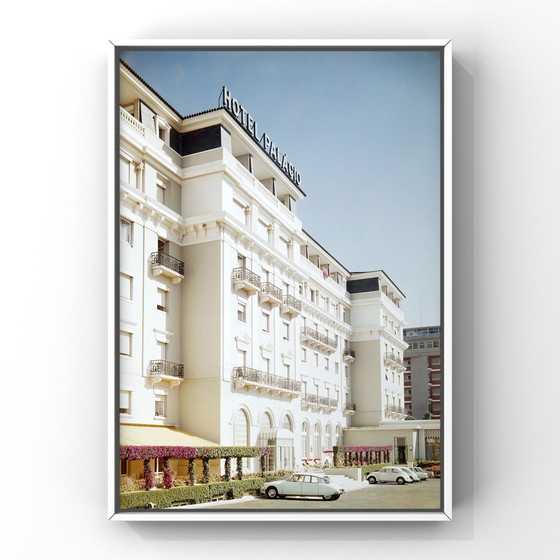 Image 1 of Façade d'un hôtel à Estoril | Portugal, 1967 | grandeur vintage