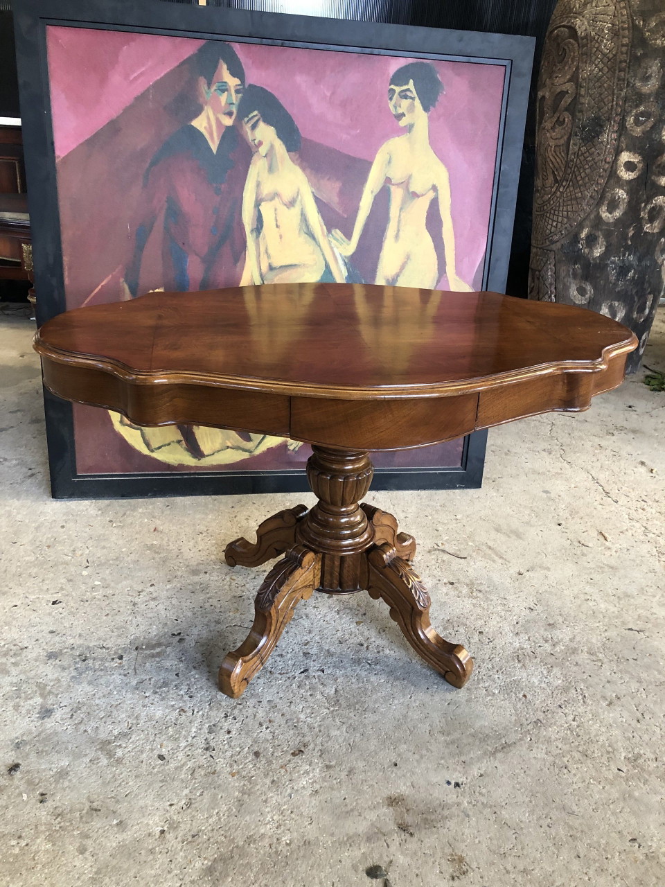 Mesa de violín con pedestal
