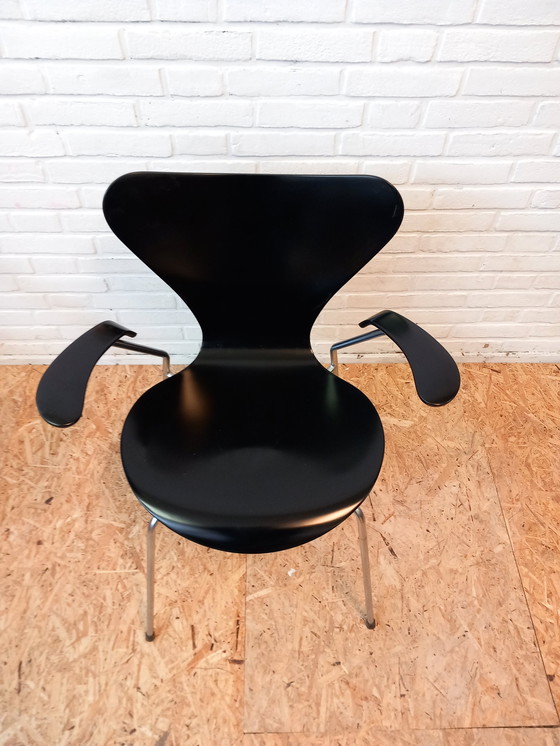 Image 1 of 4x chaises Arne Jacobsen 3107 avec accoudoirs