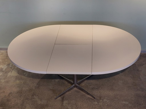 Pastoe Vintage Round Extendable Dining Table