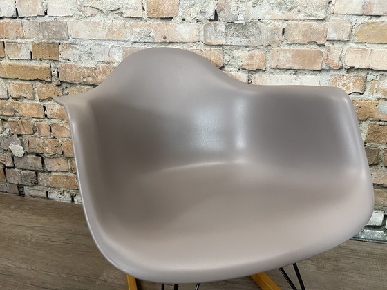 Image 1 of Vitra Rar