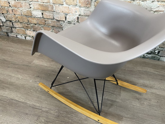 Image 1 of Vitra Rar