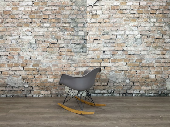 Image 1 of Vitra Rar