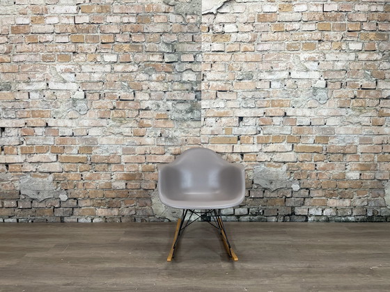 Image 1 of Vitra Rar