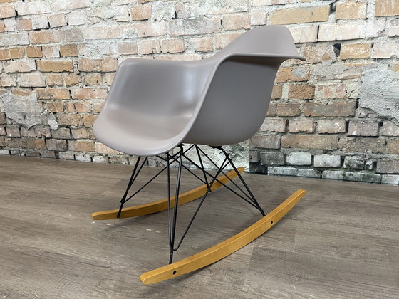 Image 1 of Vitra Rar