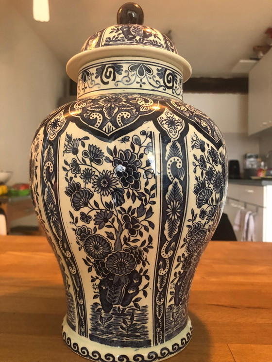 Image 1 of Delft blue vase cabinet set