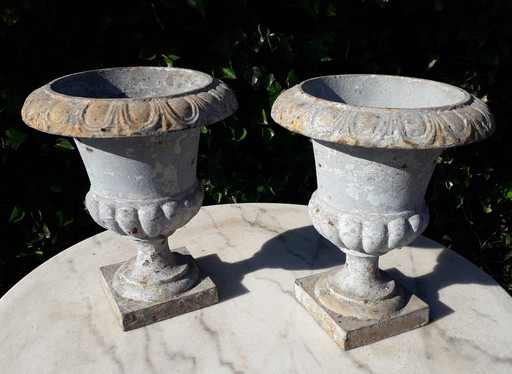 2 Cast iron brocante garden vases 25 cm high