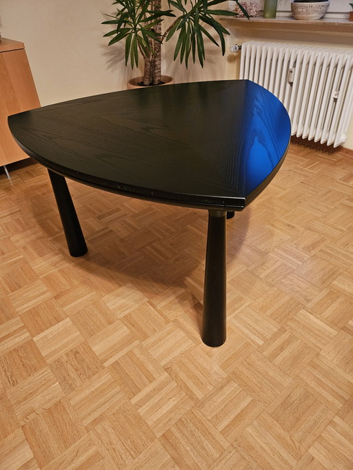 Extendable dining table The Collection