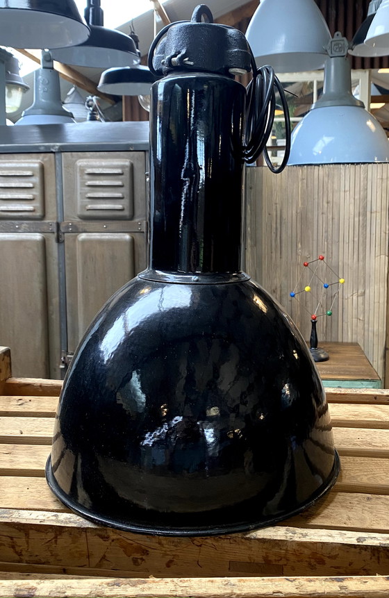 Image 1 of Lampe d'usine vintage lampe pendante en émail