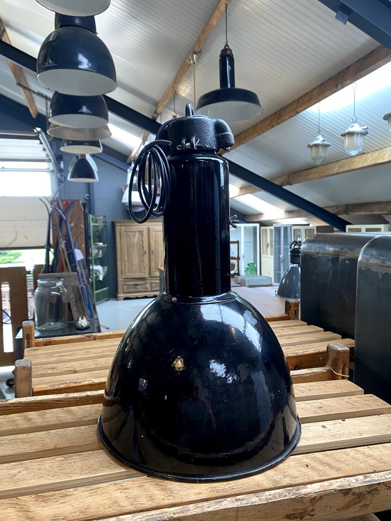 Image 1 of Lampada a sospensione in smalto vintage da fabbrica