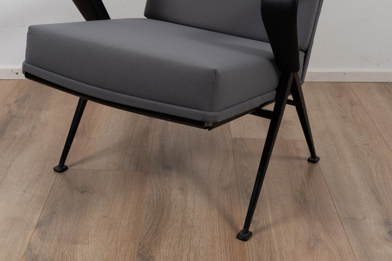 Image 1 of 2x Friso Kramer Repose chair