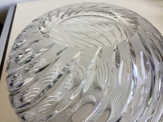 Image 1 of Jarrón de cristal esférico tallado a mano