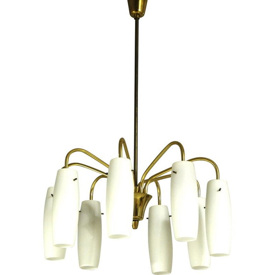 Image 1 of Lampadario vintage a 8 luci in ottone e vetro opalino, Austria 1960